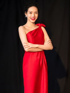美女张开腿让男人操
